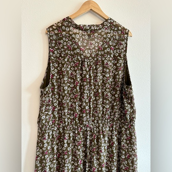 NWT Lane Bryant maxi dress. Perfect for fall. Army green size 22/24.Has pockets. - Picture 5 of 10